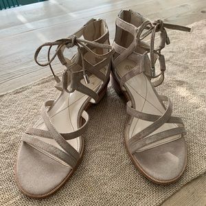 Isola Gemini Anthracite sandals. Size 8M